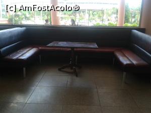 [P21] Cam așa arătau locurile de socializare din lobby.  » foto by Aurici
 - 
<span class="allrVoted glyphicon glyphicon-heart hidden" id="av819059"></span>
<a class="m-l-10 hidden" id="sv819059" onclick="voting_Foto_DelVot(,819059,6880)" role="button">șterge vot <span class="glyphicon glyphicon-remove"></span></a>
<a id="v9819059" class=" c-red"  onclick="voting_Foto_SetVot(819059)" role="button"><span class="glyphicon glyphicon-heart-empty"></span> <b>LIKE</b> = Votează poza</a> <img class="hidden"  id="f819059W9" src="/imagini/loader.gif" border="0" /><span class="AjErrMes hidden" id="e819059ErM"></span>