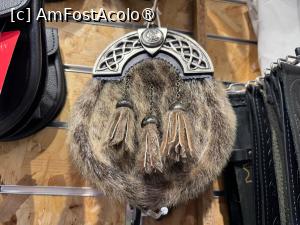 [P24] Ce mai găsim de cumpărat prin magazinele din Fort Wiliam. Sporran -accesoriu tradițional scoțian purtat în fața kiltului. » foto by Mika
 - 
<span class="allrVoted glyphicon glyphicon-heart hidden" id="av1487800"></span>
<a class="m-l-10 hidden" id="sv1487800" onclick="voting_Foto_DelVot(,1487800,6898)" role="button">șterge vot <span class="glyphicon glyphicon-remove"></span></a>
<a id="v91487800" class=" c-red"  onclick="voting_Foto_SetVot(1487800)" role="button"><span class="glyphicon glyphicon-heart-empty"></span> <b>LIKE</b> = Votează poza</a> <img class="hidden"  id="f1487800W9" src="/imagini/loader.gif" border="0" /><span class="AjErrMes hidden" id="e1487800ErM"></span>