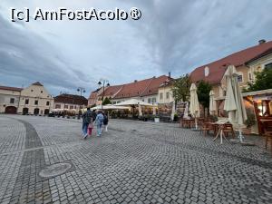 [P01] Restaurantul Sia se află în Piața Mică Sibiu » foto by AZE
 - 
<span class="allrVoted glyphicon glyphicon-heart hidden" id="av1483037"></span>
<a class="m-l-10 hidden" id="sv1483037" onclick="voting_Foto_DelVot(,1483037,6927)" role="button">șterge vot <span class="glyphicon glyphicon-remove"></span></a>
<a id="v91483037" class=" c-red"  onclick="voting_Foto_SetVot(1483037)" role="button"><span class="glyphicon glyphicon-heart-empty"></span> <b>LIKE</b> = Votează poza</a> <img class="hidden"  id="f1483037W9" src="/imagini/loader.gif" border="0" /><span class="AjErrMes hidden" id="e1483037ErM"></span>