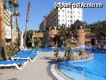 [P08] LORDOS BEACH Hotel - Castelul de langa piscina copiilor. Pe fundal, SANDY BEACH Hotel 4*. » foto by iulianic
 - 
<span class="allrVoted glyphicon glyphicon-heart hidden" id="av274602"></span>
<a class="m-l-10 hidden" id="sv274602" onclick="voting_Foto_DelVot(,274602,6947)" role="button">șterge vot <span class="glyphicon glyphicon-remove"></span></a>
<a id="v9274602" class=" c-red"  onclick="voting_Foto_SetVot(274602)" role="button"><span class="glyphicon glyphicon-heart-empty"></span> <b>LIKE</b> = Votează poza</a> <img class="hidden"  id="f274602W9" src="/imagini/loader.gif" border="0" /><span class="AjErrMes hidden" id="e274602ErM"></span>