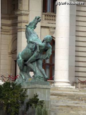 [P132] Palatul Parlamentului Republicii Serbia (statuia cu cel care vrea să „bage calul în parlament)  » foto by Dragoș_MD
 - 
<span class="allrVoted glyphicon glyphicon-heart hidden" id="av624285"></span>
<a class="m-l-10 hidden" id="sv624285" onclick="voting_Foto_DelVot(,624285,7062)" role="button">șterge vot <span class="glyphicon glyphicon-remove"></span></a>
<a id="v9624285" class=" c-red"  onclick="voting_Foto_SetVot(624285)" role="button"><span class="glyphicon glyphicon-heart-empty"></span> <b>LIKE</b> = Votează poza</a> <img class="hidden"  id="f624285W9" src="/imagini/loader.gif" border="0" /><span class="AjErrMes hidden" id="e624285ErM"></span>