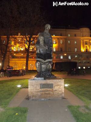 [P212] Instantanee belgrădene nocturne - statuia lui Chiril și Metodiu, în parcul Vuk Karadžić » foto by Dragoș_MD
 - 
<span class="allrVoted glyphicon glyphicon-heart hidden" id="av624653"></span>
<a class="m-l-10 hidden" id="sv624653" onclick="voting_Foto_DelVot(,624653,7062)" role="button">șterge vot <span class="glyphicon glyphicon-remove"></span></a>
<a id="v9624653" class=" c-red"  onclick="voting_Foto_SetVot(624653)" role="button"><span class="glyphicon glyphicon-heart-empty"></span> <b>LIKE</b> = Votează poza</a> <img class="hidden"  id="f624653W9" src="/imagini/loader.gif" border="0" /><span class="AjErrMes hidden" id="e624653ErM"></span>