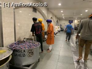 [P45] Gurdwara Bangla Sahib,bucătărie » foto by AZE
 - 
<span class="allrVoted glyphicon glyphicon-heart hidden" id="av1426671"></span>
<a class="m-l-10 hidden" id="sv1426671" onclick="voting_Foto_DelVot(,1426671,7091)" role="button">șterge vot <span class="glyphicon glyphicon-remove"></span></a>
<a id="v91426671" class=" c-red"  onclick="voting_Foto_SetVot(1426671)" role="button"><span class="glyphicon glyphicon-heart-empty"></span> <b>LIKE</b> = Votează poza</a> <img class="hidden"  id="f1426671W9" src="/imagini/loader.gif" border="0" /><span class="AjErrMes hidden" id="e1426671ErM"></span>