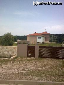 [P239] O căsuţă mică la Agios Paulos... » foto by Aeerdna*
 - 
<span class="allrVoted glyphicon glyphicon-heart hidden" id="av217463"></span>
<a class="m-l-10 hidden" id="sv217463" onclick="voting_Foto_DelVot(,217463,7150)" role="button">șterge vot <span class="glyphicon glyphicon-remove"></span></a>
<a id="v9217463" class=" c-red"  onclick="voting_Foto_SetVot(217463)" role="button"><span class="glyphicon glyphicon-heart-empty"></span> <b>LIKE</b> = Votează poza</a> <img class="hidden"  id="f217463W9" src="/imagini/loader.gif" border="0" /><span class="AjErrMes hidden" id="e217463ErM"></span>