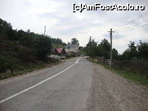 [P48] Cam așa arată drumul care șerpuiește pe lângă lacul de acumulare Izvorul Muntelui. Noi ne îndreptăm către Bicaz.  » foto by Floryn81
 - 
<span class="allrVoted glyphicon glyphicon-heart hidden" id="av679229"></span>
<a class="m-l-10 hidden" id="sv679229" onclick="voting_Foto_DelVot(,679229,7157)" role="button">șterge vot <span class="glyphicon glyphicon-remove"></span></a>
<a id="v9679229" class=" c-red"  onclick="voting_Foto_SetVot(679229)" role="button"><span class="glyphicon glyphicon-heart-empty"></span> <b>LIKE</b> = Votează poza</a> <img class="hidden"  id="f679229W9" src="/imagini/loader.gif" border="0" /><span class="AjErrMes hidden" id="e679229ErM"></span>