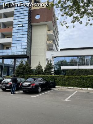 P02 [MAY-2021] O parte din parcarea hotelului