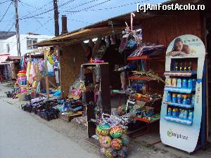 [P37] Micul bazar de pe o străduţă perpendiculară pe faleză.  » foto by Carmen Ion
 - 
<span class="allrVoted glyphicon glyphicon-heart hidden" id="av655035"></span>
<a class="m-l-10 hidden" id="sv655035" onclick="voting_Foto_DelVot(,655035,7230)" role="button">șterge vot <span class="glyphicon glyphicon-remove"></span></a>
<a id="v9655035" class=" c-red"  onclick="voting_Foto_SetVot(655035)" role="button"><span class="glyphicon glyphicon-heart-empty"></span> <b>LIKE</b> = Votează poza</a> <img class="hidden"  id="f655035W9" src="/imagini/loader.gif" border="0" /><span class="AjErrMes hidden" id="e655035ErM"></span>