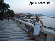 [P21] La plimbare pe faleza din San Remo » foto by Alina Morar
 - 
<span class="allrVoted glyphicon glyphicon-heart hidden" id="av133940"></span>
<a class="m-l-10 hidden" id="sv133940" onclick="voting_Foto_DelVot(,133940,7390)" role="button">șterge vot <span class="glyphicon glyphicon-remove"></span></a>
<a id="v9133940" class=" c-red"  onclick="voting_Foto_SetVot(133940)" role="button"><span class="glyphicon glyphicon-heart-empty"></span> <b>LIKE</b> = Votează poza</a> <img class="hidden"  id="f133940W9" src="/imagini/loader.gif" border="0" /><span class="AjErrMes hidden" id="e133940ErM"></span>