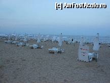 [P05] Nisipurile de Aur - Umbrelute si sezlonguri in asteptare de turisti. » foto by iulianic
 - 
<span class="allrVoted glyphicon glyphicon-heart hidden" id="av329080"></span>
<a class="m-l-10 hidden" id="sv329080" onclick="voting_Foto_DelVot(,329080,7421)" role="button">șterge vot <span class="glyphicon glyphicon-remove"></span></a>
<a id="v9329080" class=" c-red"  onclick="voting_Foto_SetVot(329080)" role="button"><span class="glyphicon glyphicon-heart-empty"></span> <b>LIKE</b> = Votează poza</a> <img class="hidden"  id="f329080W9" src="/imagini/loader.gif" border="0" /><span class="AjErrMes hidden" id="e329080ErM"></span>