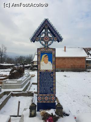 [P52] Cimitirul Vesel de la Săpânță » foto by robert
 - 
<span class="allrVoted glyphicon glyphicon-heart hidden" id="av1217609"></span>
<a class="m-l-10 hidden" id="sv1217609" onclick="voting_Foto_DelVot(,1217609,7494)" role="button">șterge vot <span class="glyphicon glyphicon-remove"></span></a>
<a id="v91217609" class=" c-red"  onclick="voting_Foto_SetVot(1217609)" role="button"><span class="glyphicon glyphicon-heart-empty"></span> <b>LIKE</b> = Votează poza</a> <img class="hidden"  id="f1217609W9" src="/imagini/loader.gif" border="0" /><span class="AjErrMes hidden" id="e1217609ErM"></span>