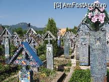 [P05] Cimitirul Vesel din Sapanta - la crucea din dreapta desi este f.veche cineva a adus flori » foto by Diaura*
 - 
<span class="allrVoted glyphicon glyphicon-heart hidden" id="av51584"></span>
<a class="m-l-10 hidden" id="sv51584" onclick="voting_Foto_DelVot(,51584,7494)" role="button">șterge vot <span class="glyphicon glyphicon-remove"></span></a>
<a id="v951584" class=" c-red"  onclick="voting_Foto_SetVot(51584)" role="button"><span class="glyphicon glyphicon-heart-empty"></span> <b>LIKE</b> = Votează poza</a> <img class="hidden"  id="f51584W9" src="/imagini/loader.gif" border="0" /><span class="AjErrMes hidden" id="e51584ErM"></span>