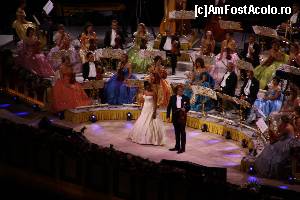 [P14] Concert Andre Rieu - alături de el, o voce frumoasă » foto by Alina53
 - 
<span class="allrVoted glyphicon glyphicon-heart hidden" id="av582457"></span>
<a class="m-l-10 hidden" id="sv582457" onclick="voting_Foto_DelVot(,582457,7498)" role="button">șterge vot <span class="glyphicon glyphicon-remove"></span></a>
<a id="v9582457" class=" c-red"  onclick="voting_Foto_SetVot(582457)" role="button"><span class="glyphicon glyphicon-heart-empty"></span> <b>LIKE</b> = Votează poza</a> <img class="hidden"  id="f582457W9" src="/imagini/loader.gif" border="0" /><span class="AjErrMes hidden" id="e582457ErM"></span>