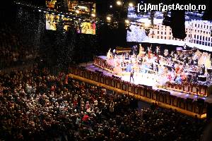 [P06] Lanxess Arena - atmosferă euforică la concertul lui Andre Rieu » foto by Alina53
 - 
<span class="allrVoted glyphicon glyphicon-heart hidden" id="av582449"></span>
<a class="m-l-10 hidden" id="sv582449" onclick="voting_Foto_DelVot(,582449,7498)" role="button">șterge vot <span class="glyphicon glyphicon-remove"></span></a>
<a id="v9582449" class=" c-red"  onclick="voting_Foto_SetVot(582449)" role="button"><span class="glyphicon glyphicon-heart-empty"></span> <b>LIKE</b> = Votează poza</a> <img class="hidden"  id="f582449W9" src="/imagini/loader.gif" border="0" /><span class="AjErrMes hidden" id="e582449ErM"></span>