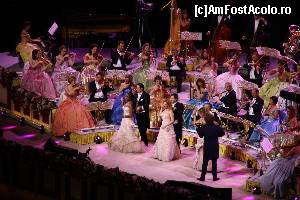 [P08] Concert Andre Rieu cu șase soliști talentați » foto by Alina53
 - 
<span class="allrVoted glyphicon glyphicon-heart hidden" id="av582451"></span>
<a class="m-l-10 hidden" id="sv582451" onclick="voting_Foto_DelVot(,582451,7498)" role="button">șterge vot <span class="glyphicon glyphicon-remove"></span></a>
<a id="v9582451" class=" c-red"  onclick="voting_Foto_SetVot(582451)" role="button"><span class="glyphicon glyphicon-heart-empty"></span> <b>LIKE</b> = Votează poza</a> <img class="hidden"  id="f582451W9" src="/imagini/loader.gif" border="0" /><span class="AjErrMes hidden" id="e582451ErM"></span>