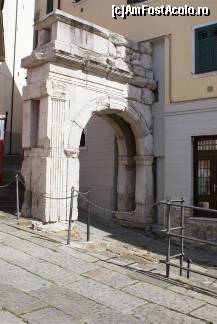 [P29] Arco di Ricardo, din Piazzetta Barbacan » foto by Costi
 - 
<span class="allrVoted glyphicon glyphicon-heart hidden" id="av138500"></span>
<a class="m-l-10 hidden" id="sv138500" onclick="voting_Foto_DelVot(,138500,7511)" role="button">șterge vot <span class="glyphicon glyphicon-remove"></span></a>
<a id="v9138500" class=" c-red"  onclick="voting_Foto_SetVot(138500)" role="button"><span class="glyphicon glyphicon-heart-empty"></span> <b>LIKE</b> = Votează poza</a> <img class="hidden"  id="f138500W9" src="/imagini/loader.gif" border="0" /><span class="AjErrMes hidden" id="e138500ErM"></span>