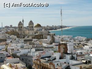 [P13] Catedrala din Cádiz și nesfârșitele plaje la Atlantic, de pe Turnul Tavira.  » foto by Aurici
 - 
<span class="allrVoted glyphicon glyphicon-heart hidden" id="av1100085"></span>
<a class="m-l-10 hidden" id="sv1100085" onclick="voting_Foto_DelVot(,1100085,7560)" role="button">șterge vot <span class="glyphicon glyphicon-remove"></span></a>
<a id="v91100085" class=" c-red"  onclick="voting_Foto_SetVot(1100085)" role="button"><span class="glyphicon glyphicon-heart-empty"></span> <b>LIKE</b> = Votează poza</a> <img class="hidden"  id="f1100085W9" src="/imagini/loader.gif" border="0" /><span class="AjErrMes hidden" id="e1100085ErM"></span>