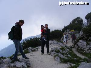 [P44] BUBU, cu tati, urcand pe munte cum ii place lui cel mai mult: carat de altcineva.  » foto by liviu49
 - 
<span class="allrVoted glyphicon glyphicon-heart hidden" id="av621995"></span>
<a class="m-l-10 hidden" id="sv621995" onclick="voting_Foto_DelVot(,621995,7573)" role="button">șterge vot <span class="glyphicon glyphicon-remove"></span></a>
<a id="v9621995" class=" c-red"  onclick="voting_Foto_SetVot(621995)" role="button"><span class="glyphicon glyphicon-heart-empty"></span> <b>LIKE</b> = Votează poza</a> <img class="hidden"  id="f621995W9" src="/imagini/loader.gif" border="0" /><span class="AjErrMes hidden" id="e621995ErM"></span>