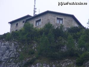 [P49] Cuibul vulturilor vazut din parcarea de la tunel.  » foto by liviu49
 - 
<span class="allrVoted glyphicon glyphicon-heart hidden" id="av622000"></span>
<a class="m-l-10 hidden" id="sv622000" onclick="voting_Foto_DelVot(,622000,7573)" role="button">șterge vot <span class="glyphicon glyphicon-remove"></span></a>
<a id="v9622000" class=" c-red"  onclick="voting_Foto_SetVot(622000)" role="button"><span class="glyphicon glyphicon-heart-empty"></span> <b>LIKE</b> = Votează poza</a> <img class="hidden"  id="f622000W9" src="/imagini/loader.gif" border="0" /><span class="AjErrMes hidden" id="e622000ErM"></span>