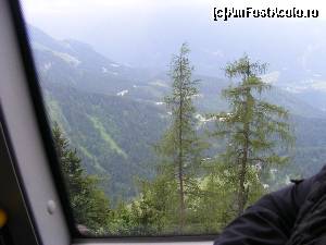 [P53] Ce se poate vedea pe fereastra autobuzului, la coborare.  » foto by liviu49
 - 
<span class="allrVoted glyphicon glyphicon-heart hidden" id="av622004"></span>
<a class="m-l-10 hidden" id="sv622004" onclick="voting_Foto_DelVot(,622004,7573)" role="button">șterge vot <span class="glyphicon glyphicon-remove"></span></a>
<a id="v9622004" class=" c-red"  onclick="voting_Foto_SetVot(622004)" role="button"><span class="glyphicon glyphicon-heart-empty"></span> <b>LIKE</b> = Votează poza</a> <img class="hidden"  id="f622004W9" src="/imagini/loader.gif" border="0" /><span class="AjErrMes hidden" id="e622004ErM"></span>