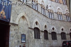 [P54] Palazzo Chigi Saracini.  » foto by Carmen Ion
 - 
<span class="allrVoted glyphicon glyphicon-heart hidden" id="av809110"></span>
<a class="m-l-10 hidden" id="sv809110" onclick="voting_Foto_DelVot(,809110,7576)" role="button">șterge vot <span class="glyphicon glyphicon-remove"></span></a>
<a id="v9809110" class=" c-red"  onclick="voting_Foto_SetVot(809110)" role="button"><span class="glyphicon glyphicon-heart-empty"></span> <b>LIKE</b> = Votează poza</a> <img class="hidden"  id="f809110W9" src="/imagini/loader.gif" border="0" /><span class="AjErrMes hidden" id="e809110ErM"></span>