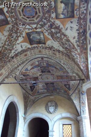 [P57] Palazzo Chigi Saracini: curtea interioară.  » foto by Carmen Ion
 - 
<span class="allrVoted glyphicon glyphicon-heart hidden" id="av809113"></span>
<a class="m-l-10 hidden" id="sv809113" onclick="voting_Foto_DelVot(,809113,7576)" role="button">șterge vot <span class="glyphicon glyphicon-remove"></span></a>
<a id="v9809113" class=" c-red"  onclick="voting_Foto_SetVot(809113)" role="button"><span class="glyphicon glyphicon-heart-empty"></span> <b>LIKE</b> = Votează poza</a> <img class="hidden"  id="f809113W9" src="/imagini/loader.gif" border="0" /><span class="AjErrMes hidden" id="e809113ErM"></span>