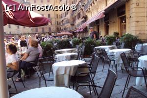 [P14] Restaurante în Piazza del Campo: mesele din rândul întâi sunt ocupate.  » foto by Carmen Ion
 - 
<span class="allrVoted glyphicon glyphicon-heart hidden" id="av809257"></span>
<a class="m-l-10 hidden" id="sv809257" onclick="voting_Foto_DelVot(,809257,7576)" role="button">șterge vot <span class="glyphicon glyphicon-remove"></span></a>
<a id="v9809257" class=" c-red"  onclick="voting_Foto_SetVot(809257)" role="button"><span class="glyphicon glyphicon-heart-empty"></span> <b>LIKE</b> = Votează poza</a> <img class="hidden"  id="f809257W9" src="/imagini/loader.gif" border="0" /><span class="AjErrMes hidden" id="e809257ErM"></span>