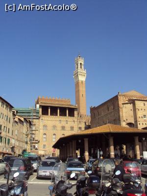 [P09] Palazzo Pubblico şi Torre del Mangia văzute din Piazza del Mercato.  » foto by Carmen Ion
 - 
<span class="allrVoted glyphicon glyphicon-heart hidden" id="av809252"></span>
<a class="m-l-10 hidden" id="sv809252" onclick="voting_Foto_DelVot(,809252,7576)" role="button">șterge vot <span class="glyphicon glyphicon-remove"></span></a>
<a id="v9809252" class=" c-red"  onclick="voting_Foto_SetVot(809252)" role="button"><span class="glyphicon glyphicon-heart-empty"></span> <b>LIKE</b> = Votează poza</a> <img class="hidden"  id="f809252W9" src="/imagini/loader.gif" border="0" /><span class="AjErrMes hidden" id="e809252ErM"></span>