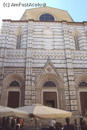 [P19] Baptisteriul, cu intrare din Piazza di San Giovanni, în spatele catedralei » foto by Carmen Ion
 - 
<span class="allrVoted glyphicon glyphicon-heart hidden" id="av809751"></span>
<a class="m-l-10 hidden" id="sv809751" onclick="voting_Foto_DelVot(,809751,7576)" role="button">șterge vot <span class="glyphicon glyphicon-remove"></span></a>
<a id="v9809751" class=" c-red"  onclick="voting_Foto_SetVot(809751)" role="button"><span class="glyphicon glyphicon-heart-empty"></span> <b>LIKE</b> = Votează poza</a> <img class="hidden"  id="f809751W9" src="/imagini/loader.gif" border="0" /><span class="AjErrMes hidden" id="e809751ErM"></span>