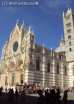 [P02] Catedrala - faţada dinspre Piazza del Duomo.  » foto by Carmen Ion
 - 
<span class="allrVoted glyphicon glyphicon-heart hidden" id="av809683"></span>
<a class="m-l-10 hidden" id="sv809683" onclick="voting_Foto_DelVot(,809683,7576)" role="button">șterge vot <span class="glyphicon glyphicon-remove"></span></a>
<a id="v9809683" class=" c-red"  onclick="voting_Foto_SetVot(809683)" role="button"><span class="glyphicon glyphicon-heart-empty"></span> <b>LIKE</b> = Votează poza</a> <img class="hidden"  id="f809683W9" src="/imagini/loader.gif" border="0" /><span class="AjErrMes hidden" id="e809683ErM"></span>