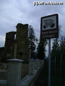 [P16] Ruinele si indicatorul. » foto by ninaa
 - 
<span class="allrVoted glyphicon glyphicon-heart hidden" id="av144816"></span>
<a class="m-l-10 hidden" id="sv144816" onclick="voting_Foto_DelVot(,144816,7619)" role="button">șterge vot <span class="glyphicon glyphicon-remove"></span></a>
<a id="v9144816" class=" c-red"  onclick="voting_Foto_SetVot(144816)" role="button"><span class="glyphicon glyphicon-heart-empty"></span> <b>LIKE</b> = Votează poza</a> <img class="hidden"  id="f144816W9" src="/imagini/loader.gif" border="0" /><span class="AjErrMes hidden" id="e144816ErM"></span>