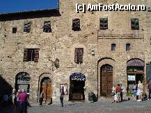 [P13] San Gimignano sau  Manhattan-ul medieval - o mica piata. Doamne...ce ferestre mici » foto by Diaura*
 - 
<span class="allrVoted glyphicon glyphicon-heart hidden" id="av144001"></span>
<a class="m-l-10 hidden" id="sv144001" onclick="voting_Foto_DelVot(,144001,7623)" role="button">șterge vot <span class="glyphicon glyphicon-remove"></span></a>
<a id="v9144001" class=" c-red"  onclick="voting_Foto_SetVot(144001)" role="button"><span class="glyphicon glyphicon-heart-empty"></span> <b>LIKE</b> = Votează poza</a> <img class="hidden"  id="f144001W9" src="/imagini/loader.gif" border="0" /><span class="AjErrMes hidden" id="e144001ErM"></span>