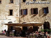 [P05] San Gimignano sau  Manhattan-ul medieval - ce contrast intre terasa si cladiri » foto by Diaura*
 - 
<span class="allrVoted glyphicon glyphicon-heart hidden" id="av143975"></span>
<a class="m-l-10 hidden" id="sv143975" onclick="voting_Foto_DelVot(,143975,7623)" role="button">șterge vot <span class="glyphicon glyphicon-remove"></span></a>
<a id="v9143975" class=" c-red"  onclick="voting_Foto_SetVot(143975)" role="button"><span class="glyphicon glyphicon-heart-empty"></span> <b>LIKE</b> = Votează poza</a> <img class="hidden"  id="f143975W9" src="/imagini/loader.gif" border="0" /><span class="AjErrMes hidden" id="e143975ErM"></span>