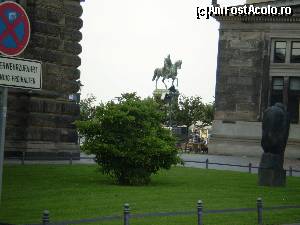 [P02] Statuie ecvestră din zona Semperoper Dresden » foto by Mihai18
 - 
<span class="allrVoted glyphicon glyphicon-heart hidden" id="av638076"></span>
<a class="m-l-10 hidden" id="sv638076" onclick="voting_Foto_DelVot(,638076,7690)" role="button">șterge vot <span class="glyphicon glyphicon-remove"></span></a>
<a id="v9638076" class=" c-red"  onclick="voting_Foto_SetVot(638076)" role="button"><span class="glyphicon glyphicon-heart-empty"></span> <b>LIKE</b> = Votează poza</a> <img class="hidden"  id="f638076W9" src="/imagini/loader.gif" border="0" /><span class="AjErrMes hidden" id="e638076ErM"></span>