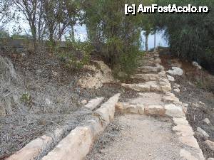 [P11] Ayia Napa - Apeductul roman. Pe langa aleea in trepte se vede apeductul pierzandu-se sub soseaua moderna.  » foto by iulianic
 - 
<span class="allrVoted glyphicon glyphicon-heart hidden" id="av388906"></span>
<a class="m-l-10 hidden" id="sv388906" onclick="voting_Foto_DelVot(,388906,7721)" role="button">șterge vot <span class="glyphicon glyphicon-remove"></span></a>
<a id="v9388906" class=" c-red"  onclick="voting_Foto_SetVot(388906)" role="button"><span class="glyphicon glyphicon-heart-empty"></span> <b>LIKE</b> = Votează poza</a> <img class="hidden"  id="f388906W9" src="/imagini/loader.gif" border="0" /><span class="AjErrMes hidden" id="e388906ErM"></span>