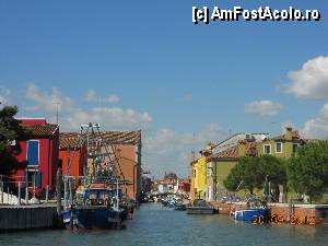 [P06] Italia - insula Burano, canal navigabil mai mare. » foto by Diaura*
 - 
<span class="allrVoted glyphicon glyphicon-heart hidden" id="av381901"></span>
<a class="m-l-10 hidden" id="sv381901" onclick="voting_Foto_DelVot(,381901,7782)" role="button">șterge vot <span class="glyphicon glyphicon-remove"></span></a>
<a id="v9381901" class=" c-red"  onclick="voting_Foto_SetVot(381901)" role="button"><span class="glyphicon glyphicon-heart-empty"></span> <b>LIKE</b> = Votează poza</a> <img class="hidden"  id="f381901W9" src="/imagini/loader.gif" border="0" /><span class="AjErrMes hidden" id="e381901ErM"></span>