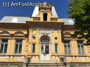 [P17] Focsani - Casa Cristoff Garabet, Bd. Garii nr. 12, si care seamana destul de mult cu Casa Alaci » foto by mishu
 - 
<span class="allrVoted glyphicon glyphicon-heart hidden" id="av764832"></span>
<a class="m-l-10 hidden" id="sv764832" onclick="voting_Foto_DelVot(,764832,7833)" role="button">șterge vot <span class="glyphicon glyphicon-remove"></span></a>
<a id="v9764832" class=" c-red"  onclick="voting_Foto_SetVot(764832)" role="button"><span class="glyphicon glyphicon-heart-empty"></span> <b>LIKE</b> = Votează poza</a> <img class="hidden"  id="f764832W9" src="/imagini/loader.gif" border="0" /><span class="AjErrMes hidden" id="e764832ErM"></span>