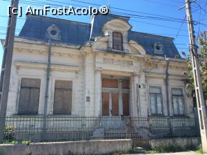 [P40] Focsani - Casa pe care este aplicat elementul de identificare ca si monument istoric insa nu am identificat-o.  » foto by mishu
 - 
<span class="allrVoted glyphicon glyphicon-heart hidden" id="av764856"></span>
<a class="m-l-10 hidden" id="sv764856" onclick="voting_Foto_DelVot(,764856,7833)" role="button">șterge vot <span class="glyphicon glyphicon-remove"></span></a>
<a id="v9764856" class=" c-red"  onclick="voting_Foto_SetVot(764856)" role="button"><span class="glyphicon glyphicon-heart-empty"></span> <b>LIKE</b> = Votează poza</a> <img class="hidden"  id="f764856W9" src="/imagini/loader.gif" border="0" /><span class="AjErrMes hidden" id="e764856ErM"></span>