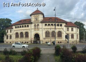 [P05] Focsani - Cladirea Tribunalului. Si aceasta cladire este acum inchisa datorita degradarilor survenite in urma cutremurelor » foto by mishu
 - 
<span class="allrVoted glyphicon glyphicon-heart hidden" id="av764816"></span>
<a class="m-l-10 hidden" id="sv764816" onclick="voting_Foto_DelVot(,764816,7833)" role="button">șterge vot <span class="glyphicon glyphicon-remove"></span></a>
<a id="v9764816" class=" c-red"  onclick="voting_Foto_SetVot(764816)" role="button"><span class="glyphicon glyphicon-heart-empty"></span> <b>LIKE</b> = Votează poza</a> <img class="hidden"  id="f764816W9" src="/imagini/loader.gif" border="0" /><span class="AjErrMes hidden" id="e764816ErM"></span>