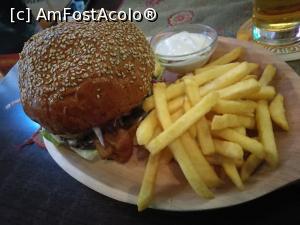 [P07] Claro Bisztro - burger » foto by crismis
 - 
<span class="allrVoted glyphicon glyphicon-heart hidden" id="av1042475"></span>
<a class="m-l-10 hidden" id="sv1042475" onclick="voting_Foto_DelVot(,1042475,7866)" role="button">șterge vot <span class="glyphicon glyphicon-remove"></span></a>
<a id="v91042475" class=" c-red"  onclick="voting_Foto_SetVot(1042475)" role="button"><span class="glyphicon glyphicon-heart-empty"></span> <b>LIKE</b> = Votează poza</a> <img class="hidden"  id="f1042475W9" src="/imagini/loader.gif" border="0" /><span class="AjErrMes hidden" id="e1042475ErM"></span>