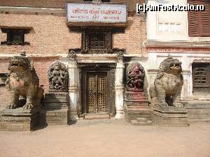 [P05] pe perete cele 2 scuplturi facute in piatra cazuta din cer, unice deoarece artistului i s-au taiat mainile dupa ce le-a terminat » foto by buterfly*
 - 
<span class="allrVoted glyphicon glyphicon-heart hidden" id="av508671"></span>
<a class="m-l-10 hidden" id="sv508671" onclick="voting_Foto_DelVot(,508671,7929)" role="button">șterge vot <span class="glyphicon glyphicon-remove"></span></a>
<a id="v9508671" class=" c-red"  onclick="voting_Foto_SetVot(508671)" role="button"><span class="glyphicon glyphicon-heart-empty"></span> <b>LIKE</b> = Votează poza</a> <img class="hidden"  id="f508671W9" src="/imagini/loader.gif" border="0" /><span class="AjErrMes hidden" id="e508671ErM"></span>