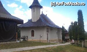 [P19] Biserica şi capela-foişor de la mănăstirea Horăicioara, sat Poiana, com. Crăcoani, jud. Neamţ.  » foto by traian.leuca †
 - 
<span class="allrVoted glyphicon glyphicon-heart hidden" id="av420973"></span>
<a class="m-l-10 hidden" id="sv420973" onclick="voting_Foto_DelVot(,420973,7948)" role="button">șterge vot <span class="glyphicon glyphicon-remove"></span></a>
<a id="v9420973" class=" c-red"  onclick="voting_Foto_SetVot(420973)" role="button"><span class="glyphicon glyphicon-heart-empty"></span> <b>LIKE</b> = Votează poza</a> <img class="hidden"  id="f420973W9" src="/imagini/loader.gif" border="0" /><span class="AjErrMes hidden" id="e420973ErM"></span>