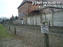 [P05] Auschwitz - Culoar cu gard electrificat. » foto by popescu.borsa*
 - 
<span class="allrVoted glyphicon glyphicon-heart hidden" id="av160494"></span>
<a class="m-l-10 hidden" id="sv160494" onclick="voting_Foto_DelVot(,160494,7968)" role="button">șterge vot <span class="glyphicon glyphicon-remove"></span></a>
<a id="v9160494" class=" c-red"  onclick="voting_Foto_SetVot(160494)" role="button"><span class="glyphicon glyphicon-heart-empty"></span> <b>LIKE</b> = Votează poza</a> <img class="hidden"  id="f160494W9" src="/imagini/loader.gif" border="0" /><span class="AjErrMes hidden" id="e160494ErM"></span>