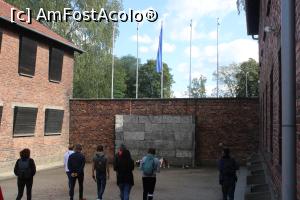 [P37] Pamięci i Muzeum Auschwitz-Birkenau, Auschwitz I, Curtea dintre Blocurile 10 și 11, se văd obloanele de la Blocul Terorii 10... » foto by mprofeanu
 - 
<span class="allrVoted glyphicon glyphicon-heart hidden" id="av1360643"></span>
<a class="m-l-10 hidden" id="sv1360643" onclick="voting_Foto_DelVot(,1360643,7968)" role="button">șterge vot <span class="glyphicon glyphicon-remove"></span></a>
<a id="v91360643" class=" c-red"  onclick="voting_Foto_SetVot(1360643)" role="button"><span class="glyphicon glyphicon-heart-empty"></span> <b>LIKE</b> = Votează poza</a> <img class="hidden"  id="f1360643W9" src="/imagini/loader.gif" border="0" /><span class="AjErrMes hidden" id="e1360643ErM"></span>