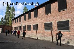 [P39] Pamięci i Muzeum Auschwitz-Birkenau, Auschwitz I, Curtea dintre Blocurile 10 și 11, Înfiorătoare, obloanele de la Blocul 10 și Cârligele... » foto by mprofeanu
 - 
<span class="allrVoted glyphicon glyphicon-heart hidden" id="av1360645"></span>
<a class="m-l-10 hidden" id="sv1360645" onclick="voting_Foto_DelVot(,1360645,7968)" role="button">șterge vot <span class="glyphicon glyphicon-remove"></span></a>
<a id="v91360645" class=" c-red"  onclick="voting_Foto_SetVot(1360645)" role="button"><span class="glyphicon glyphicon-heart-empty"></span> <b>LIKE</b> = Votează poza</a> <img class="hidden"  id="f1360645W9" src="/imagini/loader.gif" border="0" /><span class="AjErrMes hidden" id="e1360645ErM"></span>