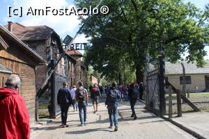 [P04] Pamięci i Muzeum Auschwitz-Birkenau, Ne îndreptă spre Auschwitz I, grupul nostru... » foto by mprofeanu
 - 
<span class="allrVoted glyphicon glyphicon-heart hidden" id="av1360610"></span>
<a class="m-l-10 hidden" id="sv1360610" onclick="voting_Foto_DelVot(,1360610,7968)" role="button">șterge vot <span class="glyphicon glyphicon-remove"></span></a>
<a id="v91360610" class=" c-red"  onclick="voting_Foto_SetVot(1360610)" role="button"><span class="glyphicon glyphicon-heart-empty"></span> <b>LIKE</b> = Votează poza</a> <img class="hidden"  id="f1360610W9" src="/imagini/loader.gif" border="0" /><span class="AjErrMes hidden" id="e1360610ErM"></span>