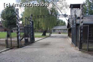 [P05] Pamięci i Muzeum Auschwitz-Birkenau, Auschwitz I, Poarta cu cinicul mesaj „ARBEIT MACHT FREI (MUNCA VĂ ELIBEREAZĂ)” » foto by mprofeanu
 - 
<span class="allrVoted glyphicon glyphicon-heart hidden" id="av1360611"></span>
<a class="m-l-10 hidden" id="sv1360611" onclick="voting_Foto_DelVot(,1360611,7968)" role="button">șterge vot <span class="glyphicon glyphicon-remove"></span></a>
<a id="v91360611" class=" c-red"  onclick="voting_Foto_SetVot(1360611)" role="button"><span class="glyphicon glyphicon-heart-empty"></span> <b>LIKE</b> = Votează poza</a> <img class="hidden"  id="f1360611W9" src="/imagini/loader.gif" border="0" /><span class="AjErrMes hidden" id="e1360611ErM"></span>