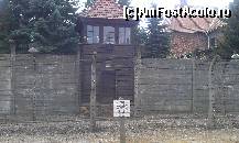 [P21] Ghereta de pază de la capătul barăcilor 10 şi 11 din lagărul de muncă şi exterminare Auschwitz I. Memorialul Auschwitz Polonia.  » foto by traian.leuca †
 - 
<span class="allrVoted glyphicon glyphicon-heart hidden" id="av488536"></span>
<a class="m-l-10 hidden" id="sv488536" onclick="voting_Foto_DelVot(,488536,7968)" role="button">șterge vot <span class="glyphicon glyphicon-remove"></span></a>
<a id="v9488536" class=" c-red"  onclick="voting_Foto_SetVot(488536)" role="button"><span class="glyphicon glyphicon-heart-empty"></span> <b>LIKE</b> = Votează poza</a> <img class="hidden"  id="f488536W9" src="/imagini/loader.gif" border="0" /><span class="AjErrMes hidden" id="e488536ErM"></span>