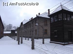 [P12] Auschwitz foisor paza » foto by adrianbogdan
 - 
<span class="allrVoted glyphicon glyphicon-heart hidden" id="av834168"></span>
<a class="m-l-10 hidden" id="sv834168" onclick="voting_Foto_DelVot(,834168,7968)" role="button">șterge vot <span class="glyphicon glyphicon-remove"></span></a>
<a id="v9834168" class=" c-red"  onclick="voting_Foto_SetVot(834168)" role="button"><span class="glyphicon glyphicon-heart-empty"></span> <b>LIKE</b> = Votează poza</a> <img class="hidden"  id="f834168W9" src="/imagini/loader.gif" border="0" /><span class="AjErrMes hidden" id="e834168ErM"></span>