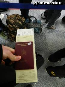 [P05] Formularele care trebuie completate in aeroport. Unul galben (pentru vamesi) si unul alb pentru politistii de frontiera.  » foto by TraianS
 - 
<span class="allrVoted glyphicon glyphicon-heart hidden" id="av404928"></span>
<a class="m-l-10 hidden" id="sv404928" onclick="voting_Foto_DelVot(,404928,7999)" role="button">șterge vot <span class="glyphicon glyphicon-remove"></span></a>
<a id="v9404928" class=" c-red"  onclick="voting_Foto_SetVot(404928)" role="button"><span class="glyphicon glyphicon-heart-empty"></span> <b>LIKE</b> = Votează poza</a> <img class="hidden"  id="f404928W9" src="/imagini/loader.gif" border="0" /><span class="AjErrMes hidden" id="e404928ErM"></span>