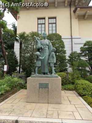 [P14] Tokyo, Muzeul Yushukan, Statuia Văduva de Război cu Copii » foto by mprofeanu
 - 
<span class="allrVoted glyphicon glyphicon-heart hidden" id="av745722"></span>
<a class="m-l-10 hidden" id="sv745722" onclick="voting_Foto_DelVot(,745722,7999)" role="button">șterge vot <span class="glyphicon glyphicon-remove"></span></a>
<a id="v9745722" class=" c-red"  onclick="voting_Foto_SetVot(745722)" role="button"><span class="glyphicon glyphicon-heart-empty"></span> <b>LIKE</b> = Votează poza</a> <img class="hidden"  id="f745722W9" src="/imagini/loader.gif" border="0" /><span class="AjErrMes hidden" id="e745722ErM"></span>